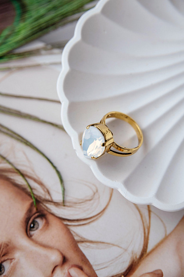 картинка Кольцо Капля мал. (кристалл белый опал,1,8х1,4 см, высота 0,8 см ) Италия Claudio Canzian 002 01 185 ювелирный  магазин Калина являющийся официальным дистрибьютором в России 