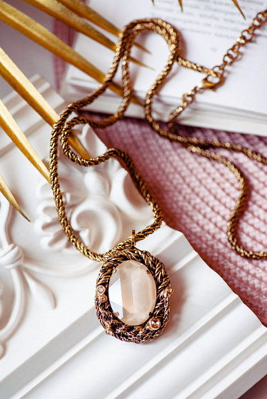 картинка Колье Анастасия (кристалл цвет ряженка, дл.80 см, кулон 5х3,3 см) Италия  Claudio Canzian 002 05 371 ювелирный  магазин Калина являющийся официальным дистрибьютором в России 