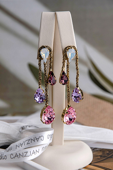 картинка Серьги Хромосомы (кристаллы розовые, белый опал, 7х1,5 см, 18 гр.) Италия Claudio Canzian 002 02 877 ювелирный  магазин Калина являющийся официальным дистрибьютором в России 