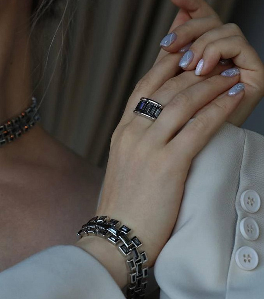 Кольцо Богемия (кристаллы темно-серые, г/п: родий, р.18.5) Uvelina SW00 0041R-014R