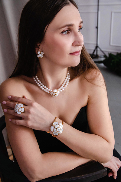 Колье (перламутр, майорка, г/п: золото, 37+8 см, 3.4х3.4 см) Франция Philippe Ferrandis MISS CAMELIA