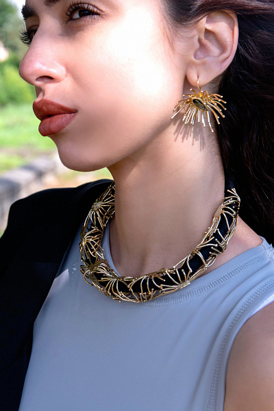 Колье (хлопковая нить - черная, г/п: золото, 49х2,5 см) Греция Kalliope 002 05 060