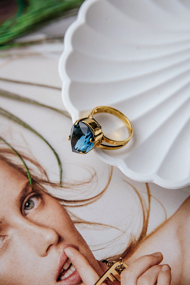 картинка Кольцо Капля мал. (кристалл цвета сапфир,1,8х1,4 см, высота 0,8см) Италия Claudio Canzian 002 01 185 ювелирный  магазин Калина являющийся официальным дистрибьютором в России 