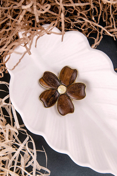 Брошь Botanic (перламутр, эбеновое дерево, г/п: золото, 4,5х4,8 см) 10-23934 Франция Nature Bijjoux 