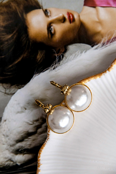 картинка Серьги (иск.жемчуг, г/п: золото, 3,4х2см, 10гр.) Италия Claudio Canzian 002 02 420 ювелирный  магазин Калина являющийся официальным дистрибьютором в России 