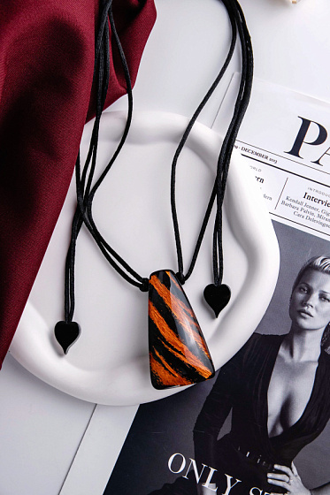 картинка Колье Amal черный, оранжевый, 7x3.7см., длина регулируется Голландия ZSISKA 2440203ORANQ00 ювелирный  магазин Калина являющийся официальным дистрибьютором в России 