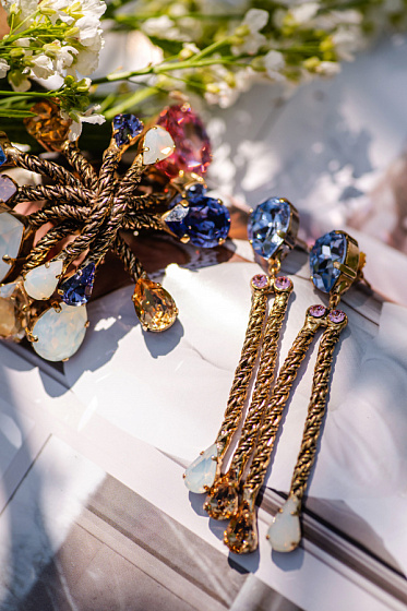 картинка Серьги Хромосомы (кристаллы сиреневые, розовые, 9,6х1,5 см, 26гр) Италия  Claudio Canzian 002 02 190 ювелирный  магазин Калина являющийся официальным дистрибьютором в России 