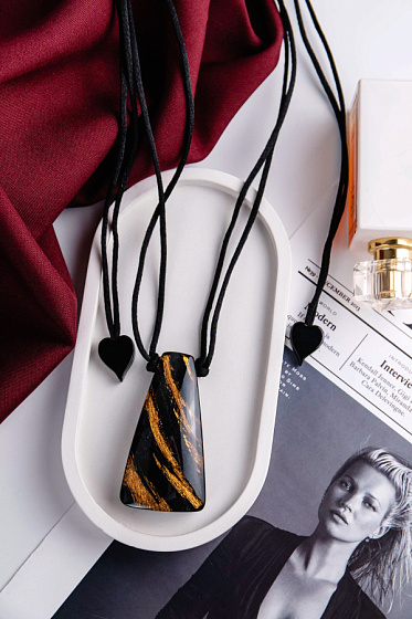 картинка Колье Amal черный, золото, 7x3.7см., длина регулируется Голландия ZSISKA 2440203GP01Q00 ювелирный  магазин Калина являющийся официальным дистрибьютором в России 