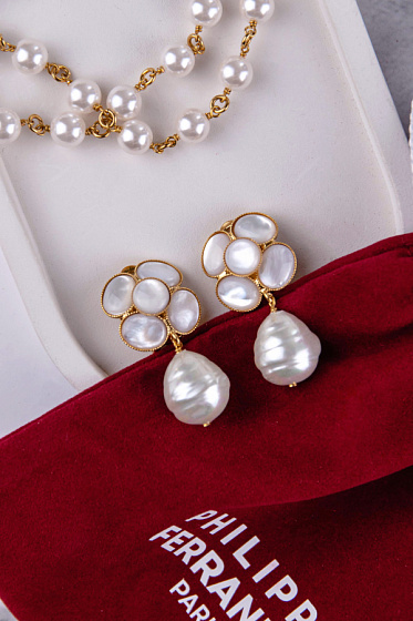 картинка Клипсы (перламутр, майорка, г/п: золото. 3.8х2.4см) Франция Philippe Ferrandis MISS CAMELIA MC11 ювелирный  магазин Калина являющийся официальным дистрибьютором в России 