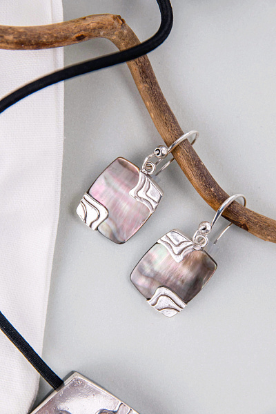 Серьги Mindoro (Палаванский перламутр, 2х2.5 см) 12-90483 Франция Nature Bijjoux 