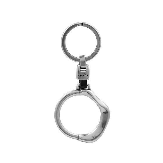 картинка Брелок (г/п: серебро, натуральная кожа, 9х4.3 см) 232400 Испания Ciclon  ювелирный  магазин Калина являющийся официальным дистрибьютором в России 