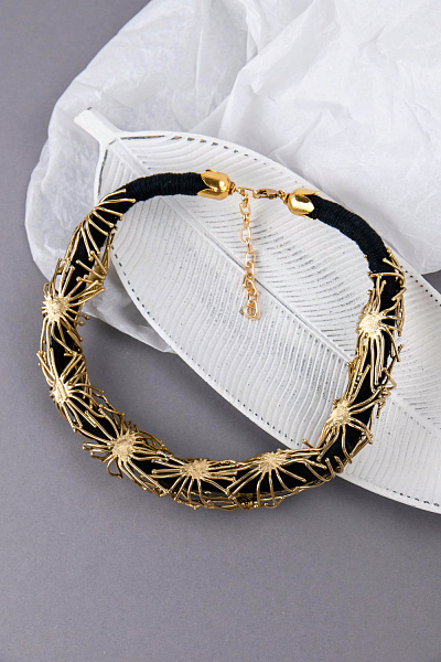 Колье (хлопковая нить - черная, г/п: золото, 49х2,5 см) Греция Kalliope 002 05 060