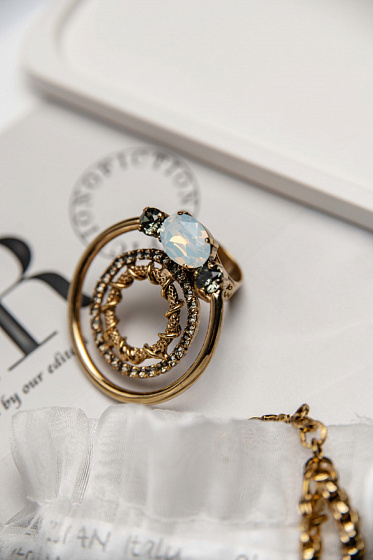 картинка Кольцо (кристалл цвета белый опал, графит) Италия Claudio Canzian 002 01 266 ювелирный  магазин Калина являющийся официальным дистрибьютором в России 