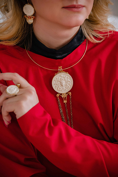 Колье Медуза Горгона (юв.смола,D 14,5 см, г/п: золото,20 см)  Kalliope 022 05 031