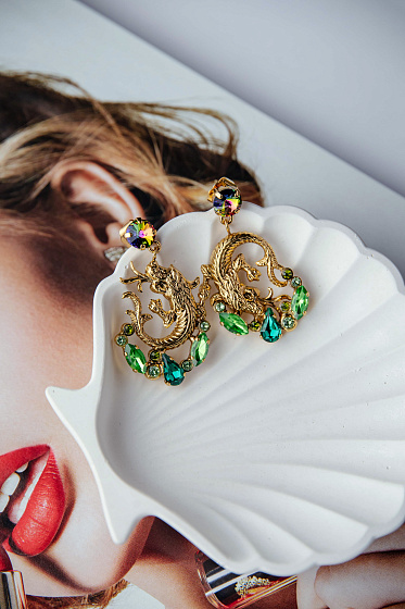 картинка Серьги Дракон (кристалл зеленый, г/п: золото, 4,7х2,5см, 12 гр) Италия  Claudio Canzian  002 02 695 ювелирный  магазин Калина являющийся официальным дистрибьютором в России 