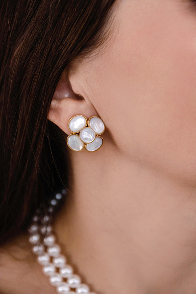 Клипсы (перламутр, г/п: золото. 2.4х2.4см) Франция Philippe Ferrandis MISS CAMELIA MC10