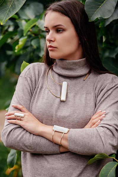 Колье Genelia (селенит, г/п: золото, 7х1,5см) Греция Katerina Vassou KV23-307636