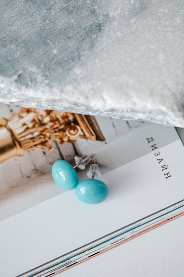 картинка Пусеты S серо-голубые 1 см ENZO BENZO  ювелирный  магазин Калина являющийся официальным дистрибьютором в России 