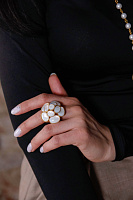 Кольцо (перламутр, г/п: золото. 3.5х3.5 см) Франция Philippe Ferrandis MISS CAMELIA MC51