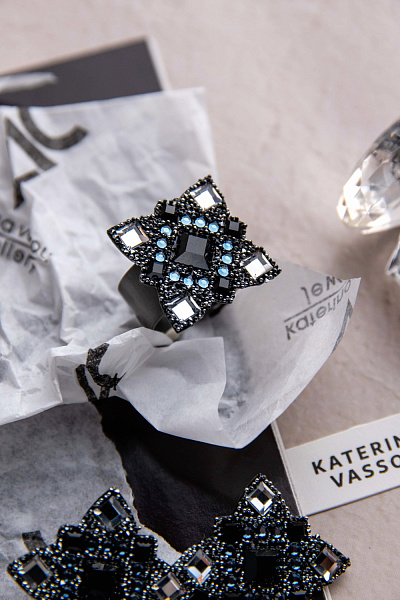 Кольцо (кристаллы Swarovski, 2х2 см, г/п: золото, регулируемый) Katerina Vassou KV26.1-404930B