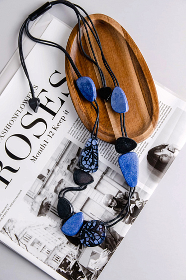 картинка Серьги Peace черный, лаванда, длина регулируется, Голландия ZSISKA 4450102LAVEQ09 ювелирный  магазин Калина являющийся официальным дистрибьютором в России 