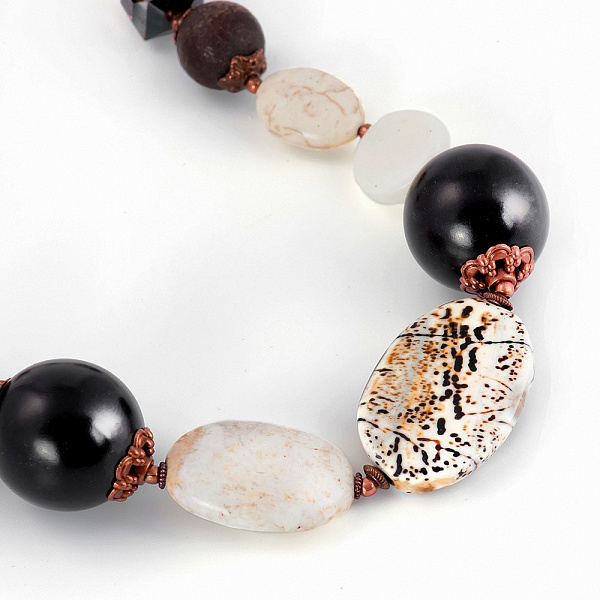 Колье (Кахолонг, агат, палисандр.дерево, хрустальн.стекло, ) 10113131 Россия