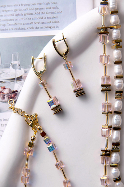 Серьги Rayenira (кристаллы, хрусталь розовый, г/п: золото, 4,7х0,8 см) Италия ENZO BENZO 