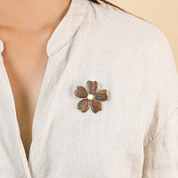 Брошь Botanic (перламутр, эбеновое дерево, г/п: золото, 4,5х4,8 см) 10-23934 Франция Nature Bijjoux 