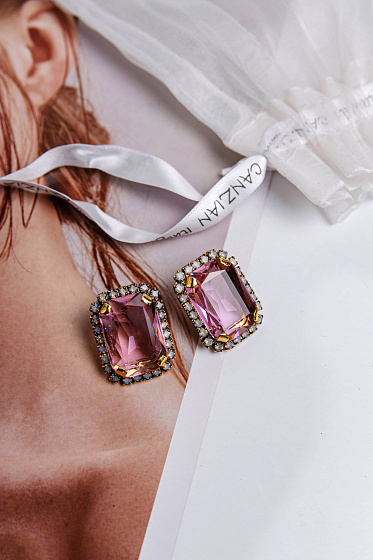 картинка Серьги (кристаллы розовые, лунные, 3х2,5 см) Италия  Claudio Canzian 002 02 717 ювелирный  магазин Калина являющийся официальным дистрибьютором в России 