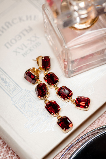 картинка Серьги Энигма (кристалл красный) Италия  Claudio Canzian  002 02 640 ювелирный  магазин Калина являющийся официальным дистрибьютором в России 