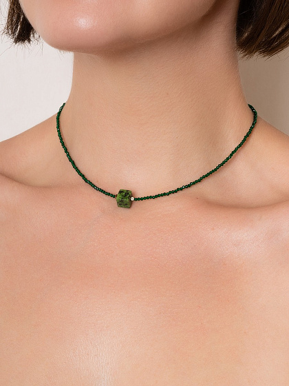 картинка  Колье (Искуственная шпинель, цоизит) 10149151 ювелирный  магазин Калина являющийся официальным дистрибьютором в России 