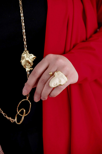 Кольцо (ювелир.смола, 4х2,7 см, г/п: золото, регулирю) Греция Kalliope 022 01 031